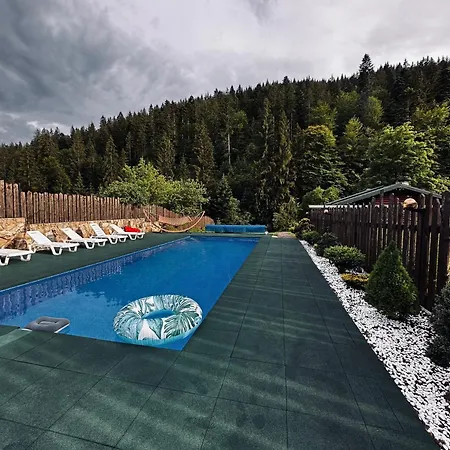 котеджi у бажанiв Tatariv